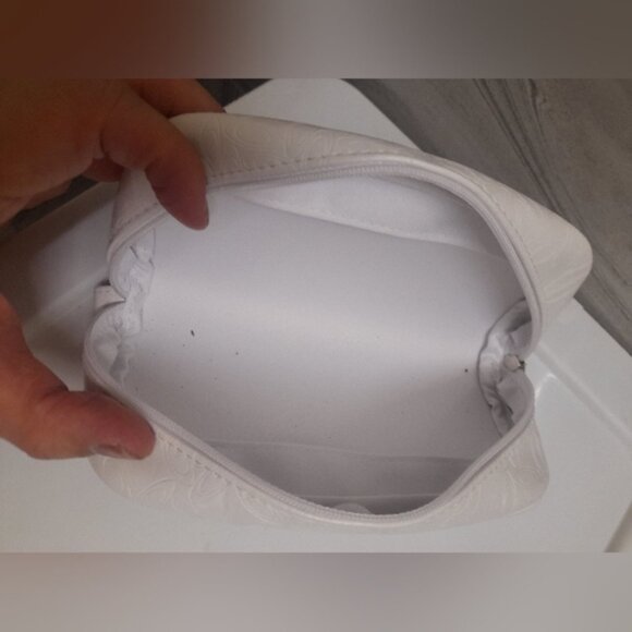 Oakley Empty Soft shell case + Pouch (Ivory/White) - Picture 5 of 11